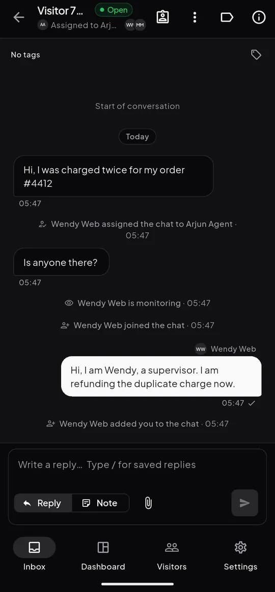 A conversation in the ZebChat app: a supervisor joins and replies to the visitor.