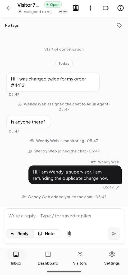 A conversation in the ZebChat app: a supervisor joins and replies to the visitor.